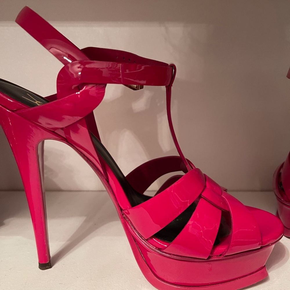 Saint Laurent got pink tribute heels